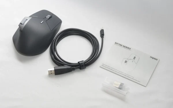 RAPOO MT760L の内容物。マウス本体、USB ケーブル、説明書、サブのドングル。